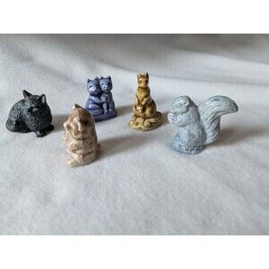 VTG Miniature Figurines,WADE Whimsies  Set of 5, Cats, kangaroo, Squirrel.